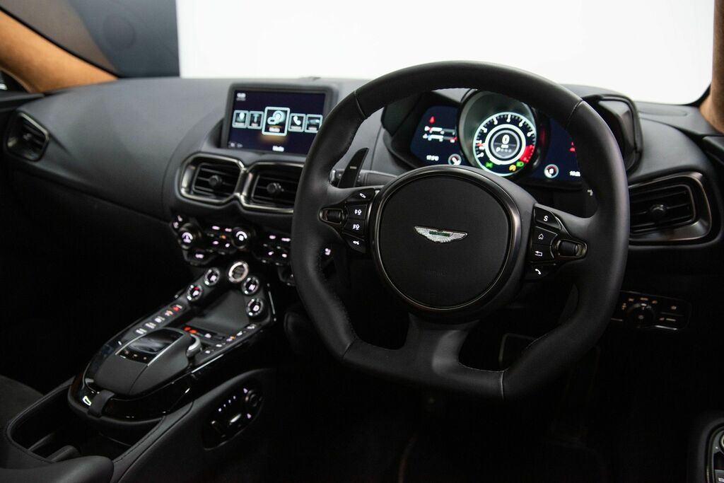 Aston Martin Vantage Automatic NJ22EVN Green #3