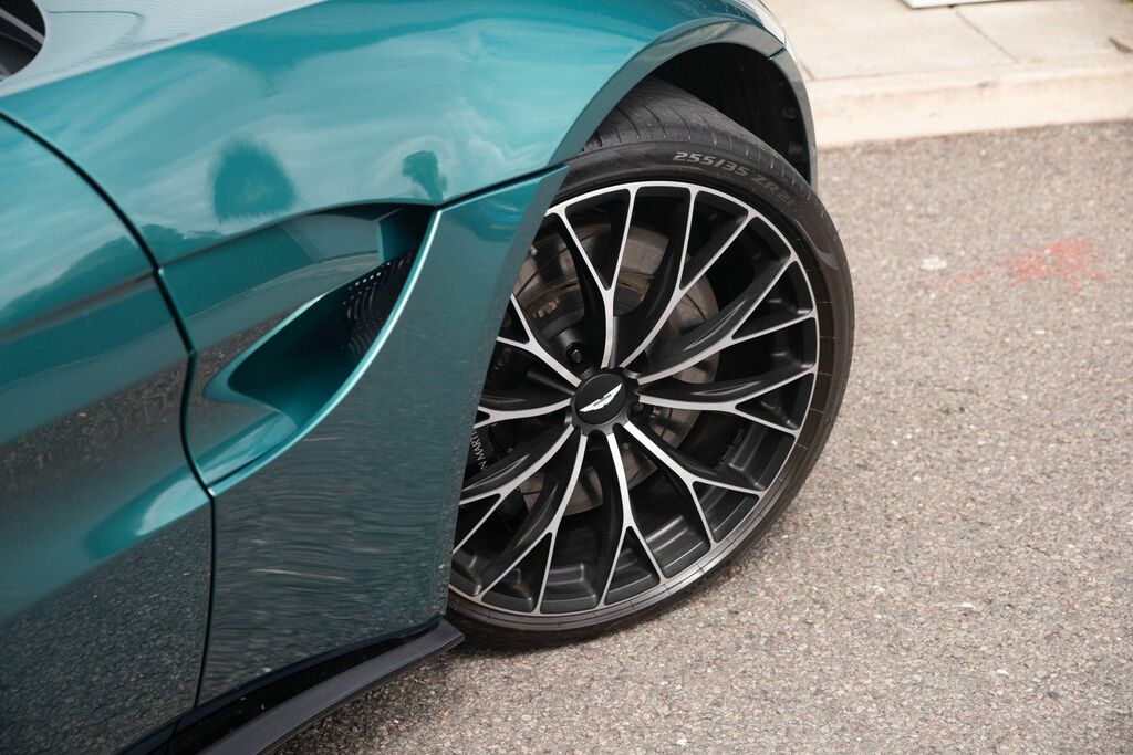 Aston Martin Vantage Automatic NJ22EVN Green #5