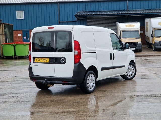 Vauxhall Combo Mpv CV17XOG White #4