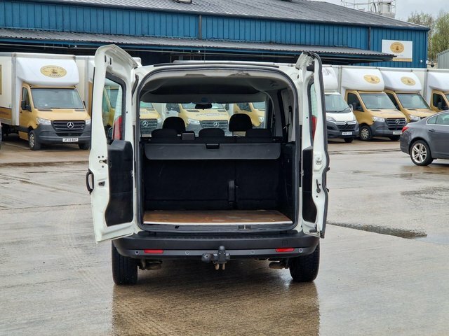 Vauxhall Combo Mpv CV17XOG White #6