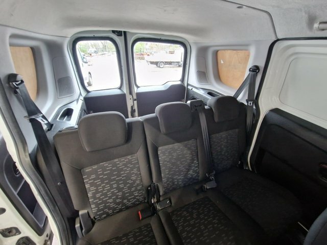 Vauxhall Combo Mpv CV17XOG White #3
