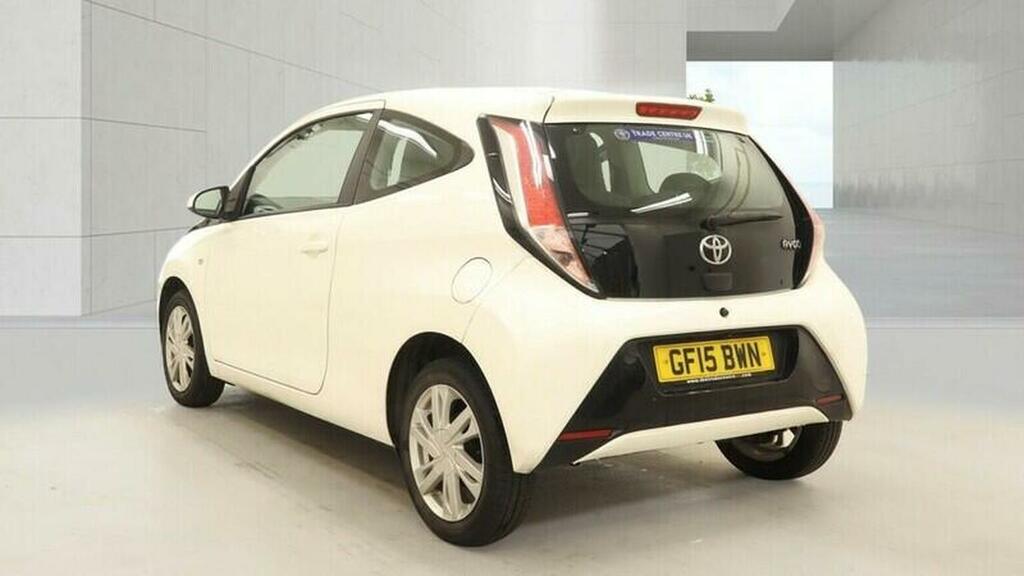 Toyota Aygo Hatchback 1.0 Vvt-i X-pression Euro 5 Euro 5 GF15BWN White #2
