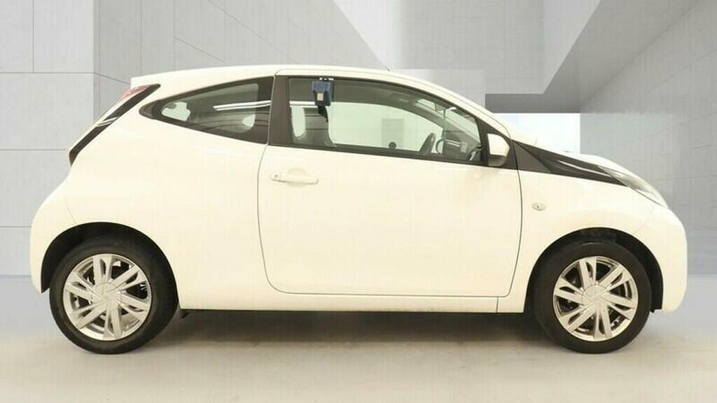 Toyota Aygo Hatchback 1.0 Vvt-i X-pression Euro 5 Euro 5 GF15BWN White #4