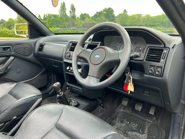 Ford Escort LX White #15