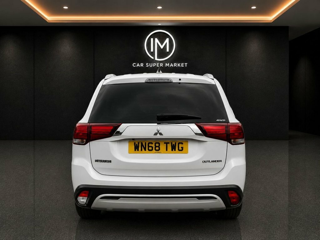 Mitsubishi Outlander 2L 4 White #4
