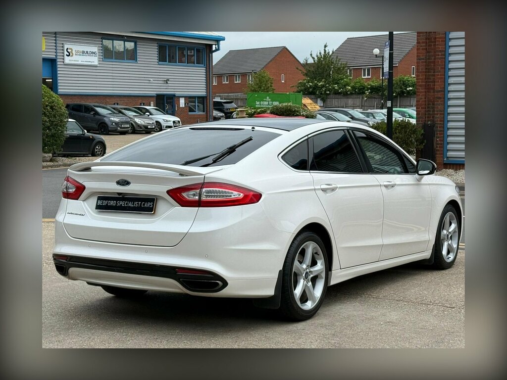 Ford Mondeo 2.0T Ecoboost Titanium Edition Hatchback Petro White #6