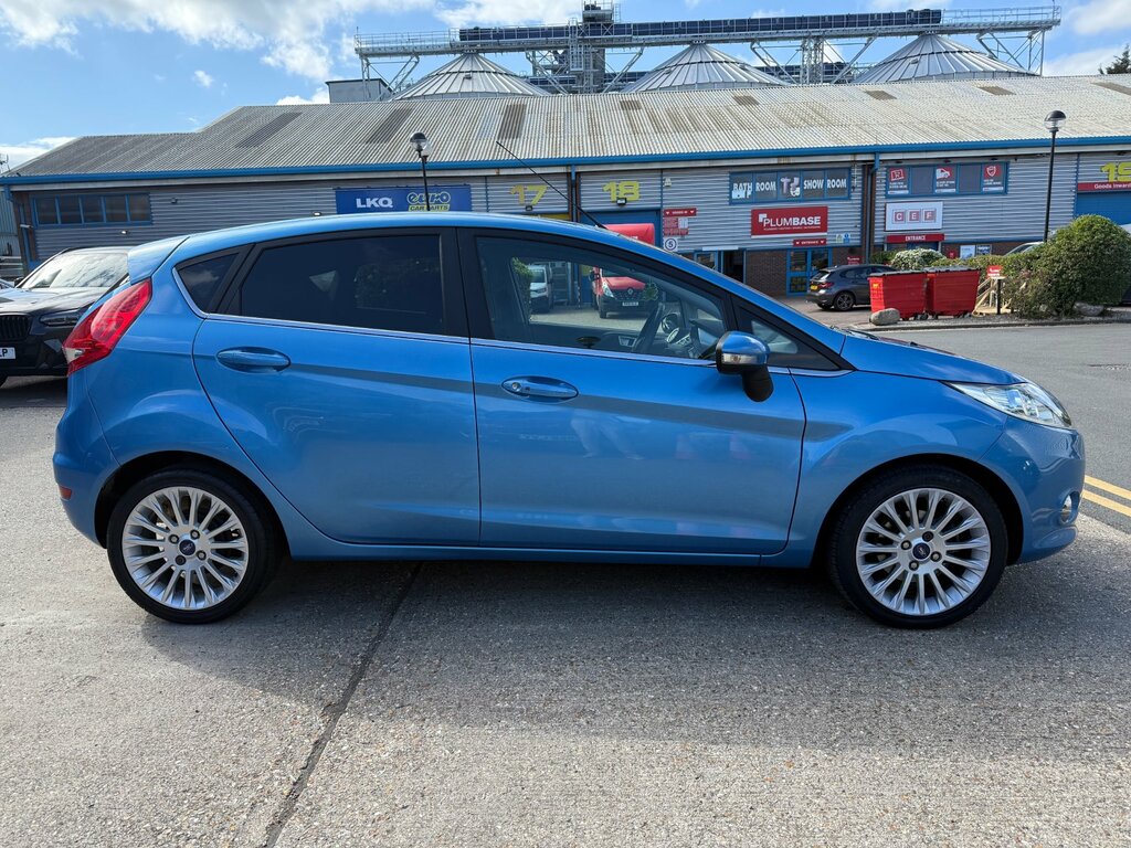 Ford Fiesta 1.6 Titanium Hatchback 134 Gkm Blue #3