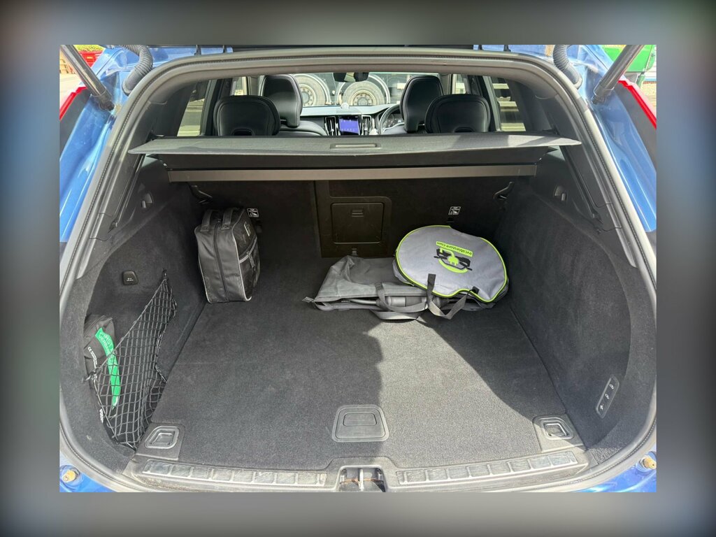 Volvo XC60 2.0H T8 Twin Engine Recharge 11.6Kwh R-design Pro LM71UOB Blue #5