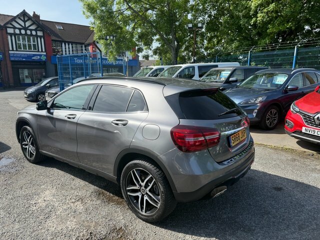 Mercedes-Benz GLA Class 2018 1.6 Gla180 Urban Edition Suv 7G-dc SR68JXP Grey #4