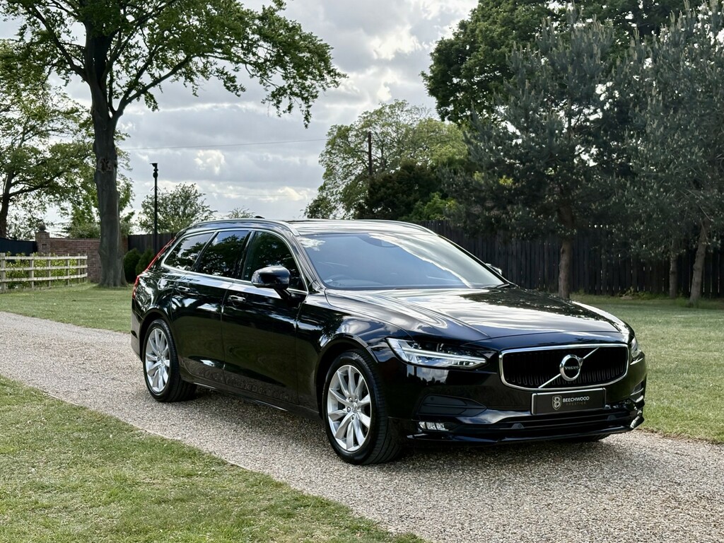 Volvo V90 Estate 2.0 Momentum Plus T4 202069 Black