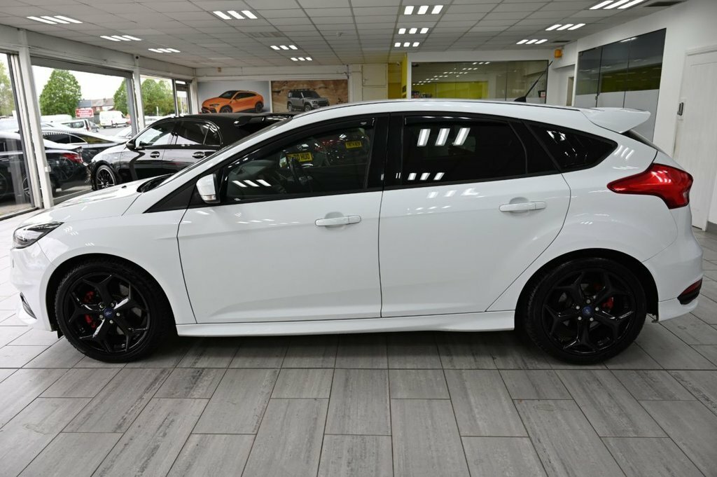 Ford Focus 2L St-3 SO15TYG White #4
