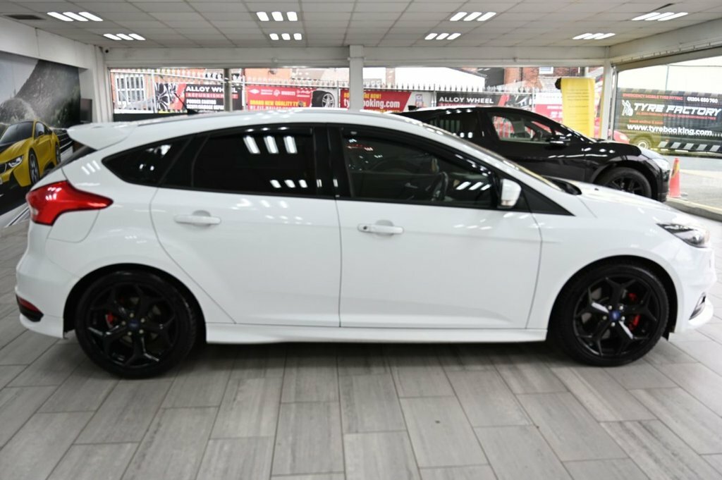 Ford Focus 2L St-3 SO15TYG White #3