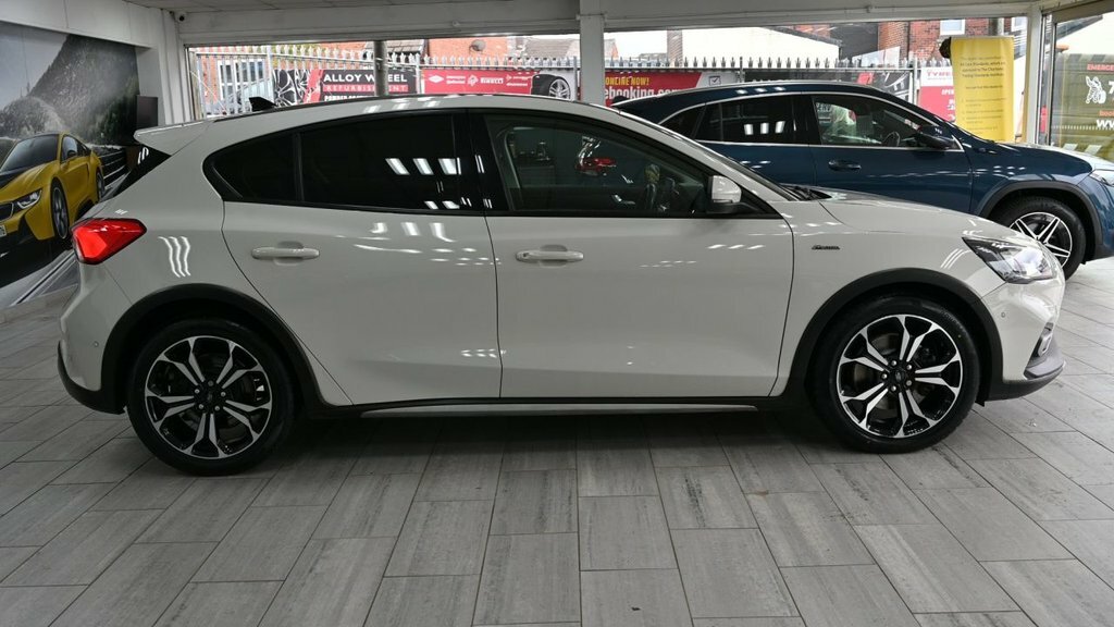 Ford Focus 2L Active X OE69AAV White #3