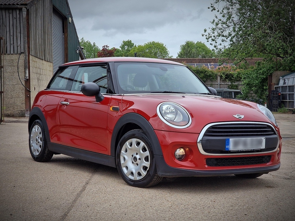 Mini Hatch One U3323 Ulez Red