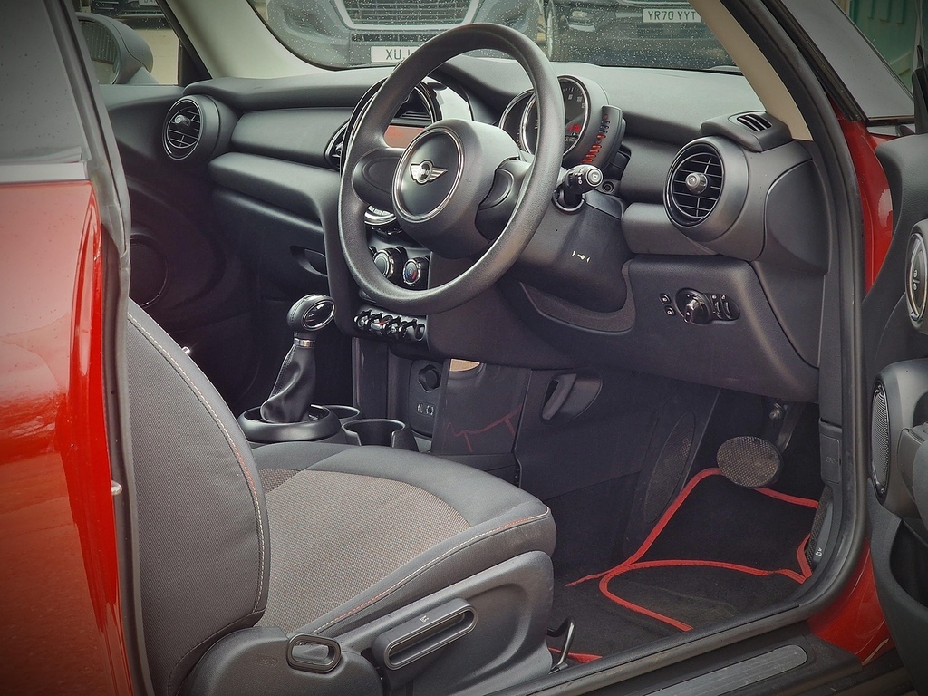 Mini Hatch One U3323 Ulez Red #5