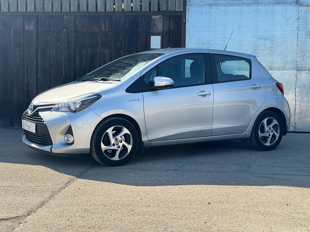 Toyota Yaris Vvt-h Excel U3339 Ulez EY65MWD Silver #2
