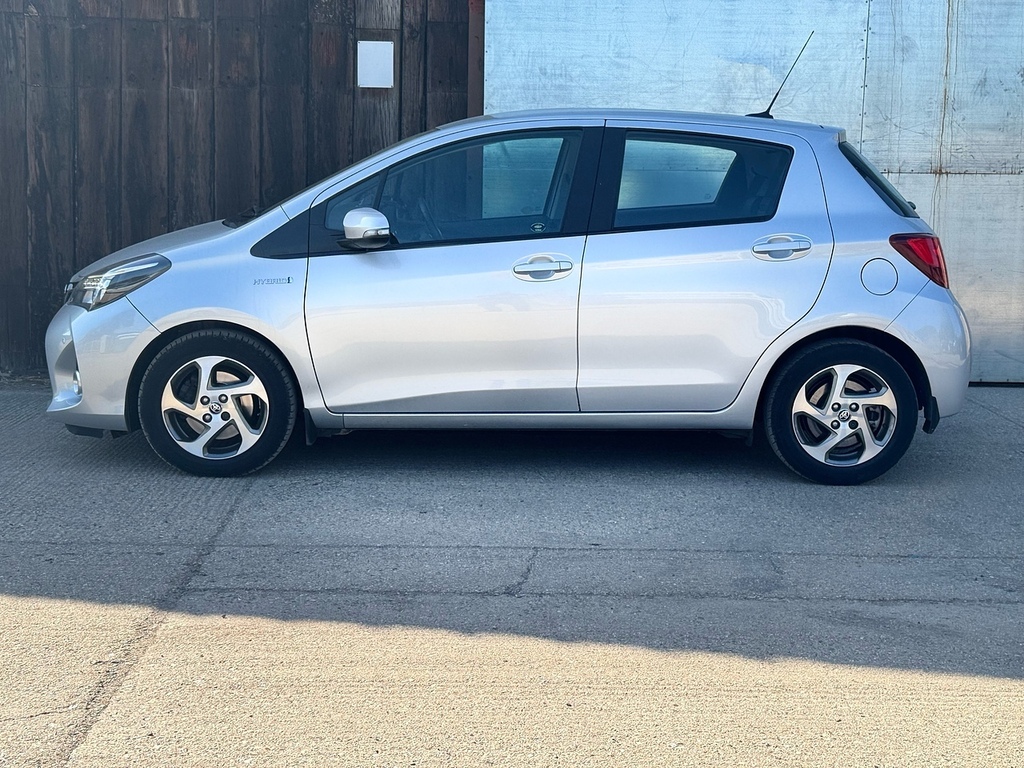 Toyota Yaris Vvt-h Excel U3339 Ulez EY65MWD Silver #4