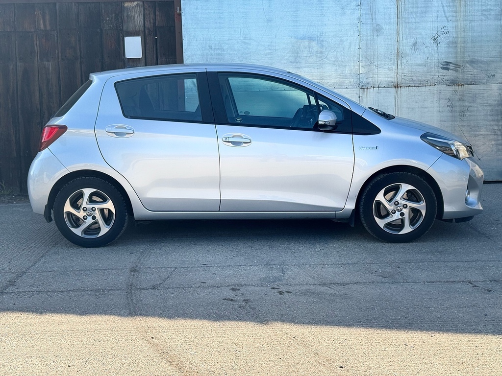 Toyota Yaris Vvt-h Excel U3339 Ulez EY65MWD Silver #3