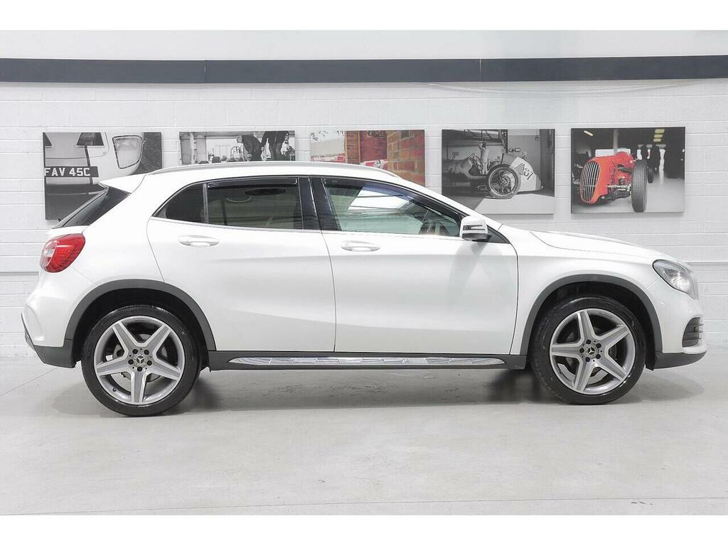 Mercedes-Benz GLA Class 1.6 Gla200 Amg Line Euro 6 Ss YG68UOV White #2