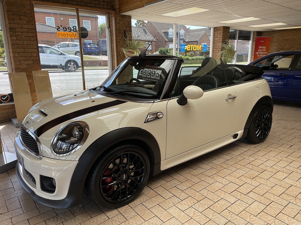 Mini Convertible John Cooper Works Brown