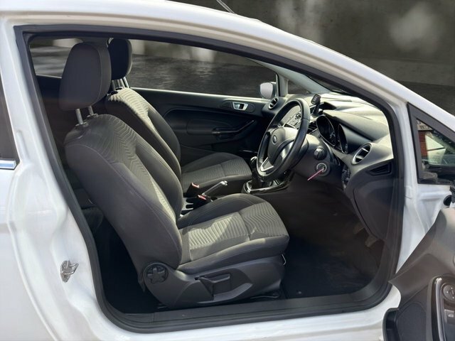 Ford Fiesta 1.0 Zetec Hatchback Euro 6 S S ET17OMG White #2