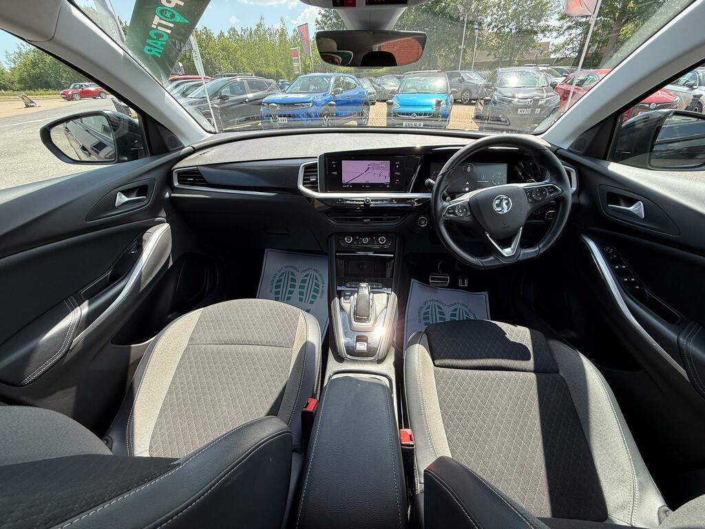 Vauxhall Grandland 1.6 13.2Kwh Gs Line Suv Plug-in Hybrid BT22OWZ Black #2