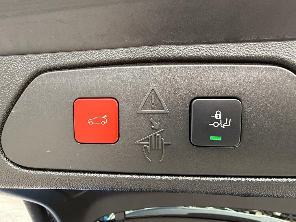 Vauxhall Grandland 1.6 13.2Kwh Elite Suv Plug-in Hybrid Au SV22ZTD Blue #3