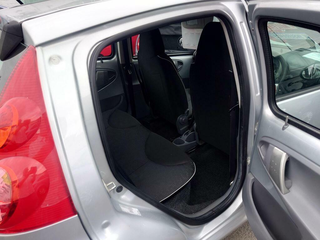 Peugeot 107 1.0 12V Urban Euro 5 BT61OVH Silver #6