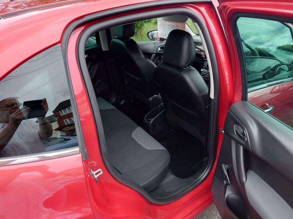 Citroen C3 1.4I Connexion Euro 5 Red #4