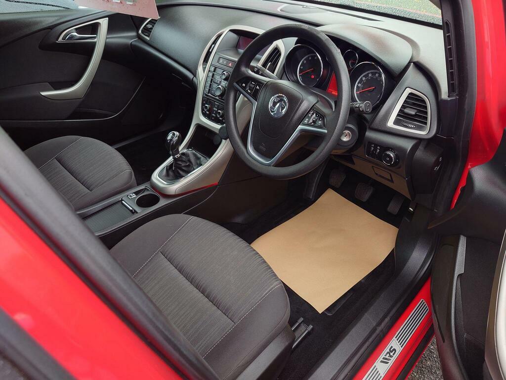 Vauxhall Astra 1.6 16V Exclusiv Euro 5 Red #4