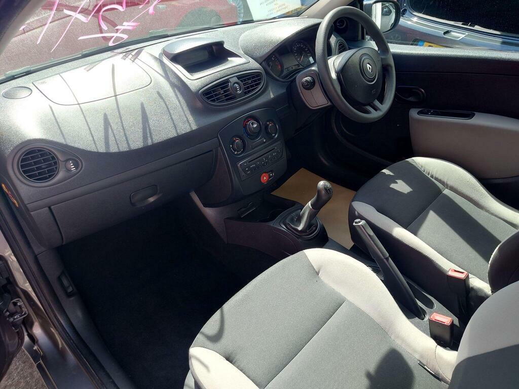 Renault Clio 1.2 16V Dynamique Sport Tourer Silver #6