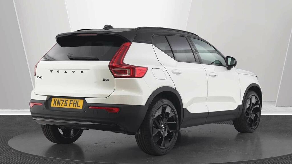 Volvo XC40 Black Edition Ultra, B3 Mild Hybrid, Sunro KN75FHL White #2
