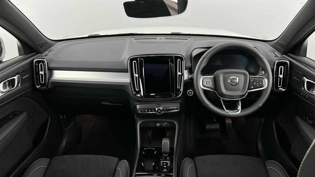 Volvo XC40 Black Edition Ultra, B3 Mild Hybrid, Sunro KN75FHL White #5