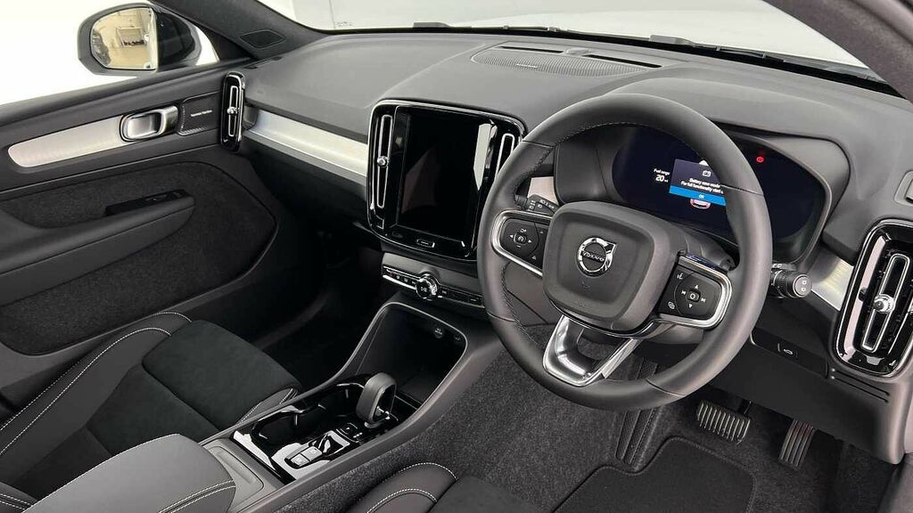 Volvo XC40 Black Edition Ultra, B3 Mild Hybrid, Sunro KN75FHL White #4
