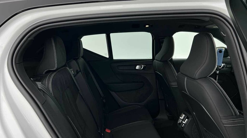 Volvo XC40 Black Edition Ultra, B3 Mild Hybrid, Sunro KN75FHL White #6