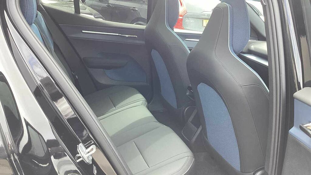 Volvo EX30 Ultra, Twin Motor Performance, KR26CVY Black #6