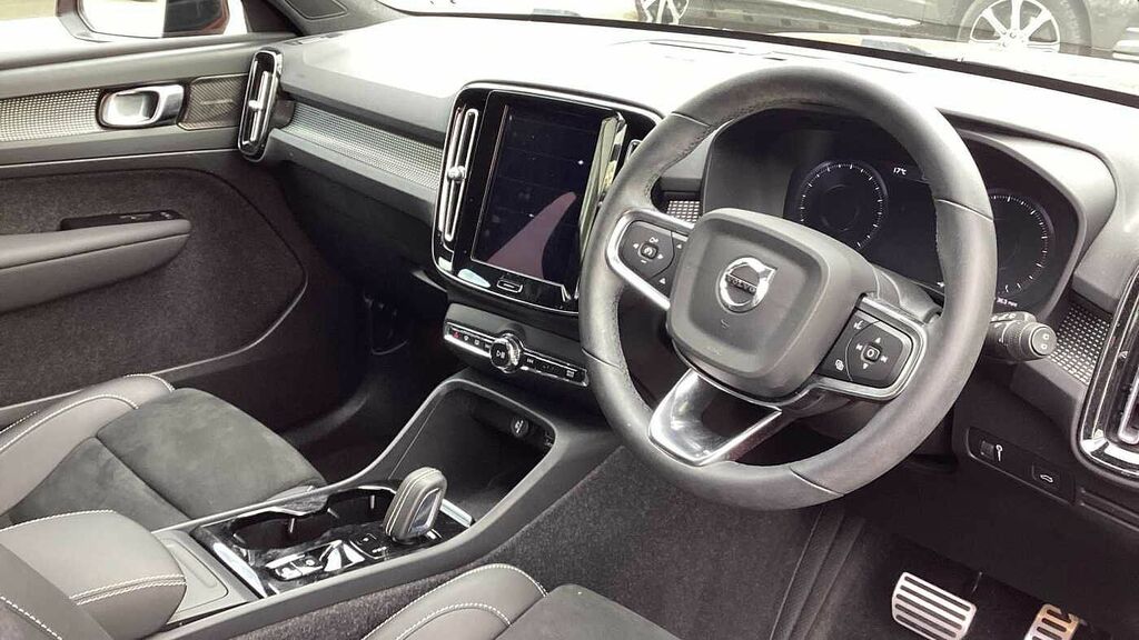 Volvo XC40 R-design, T3 Winter Pack, Sunroof KE22PFX Red #4