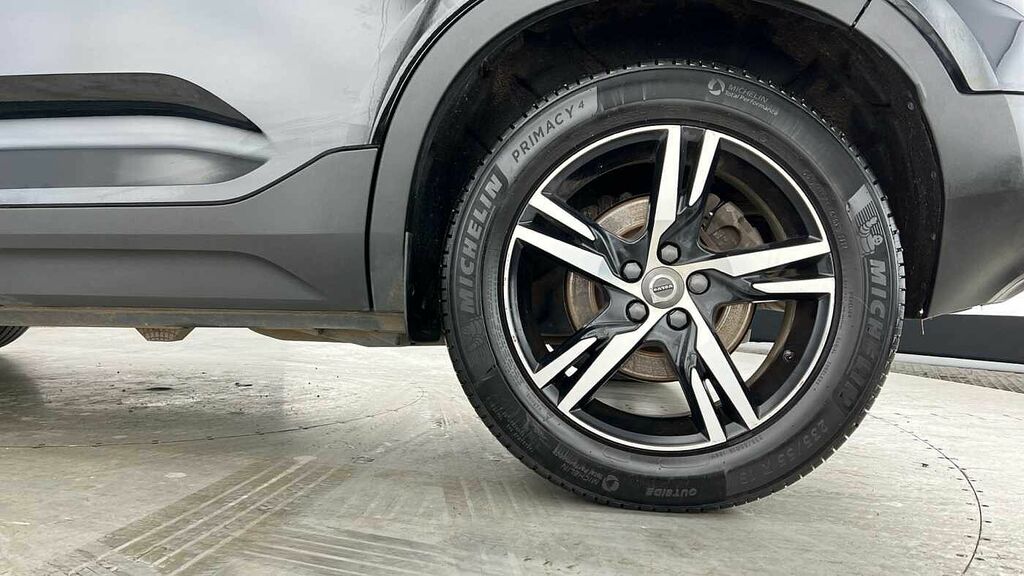 Volvo XC40 R-design, B4 Awd Mild Hybrid Climate Pack, Heated FT71DFX Black #4