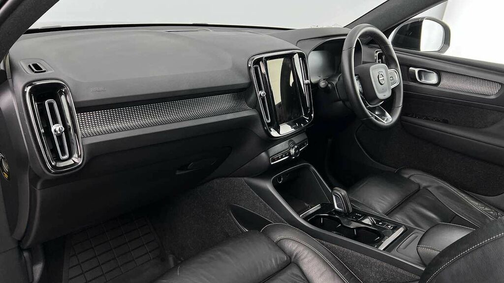 Volvo XC40 R-design, B4 Awd Mild Hybrid Climate Pack, Heated FT71DFX Black #6