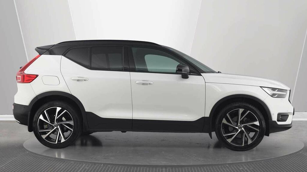 Volvo XC40 D4 Awd R-design Pro Panoramic Sunroof, KK18BGZ White #3
