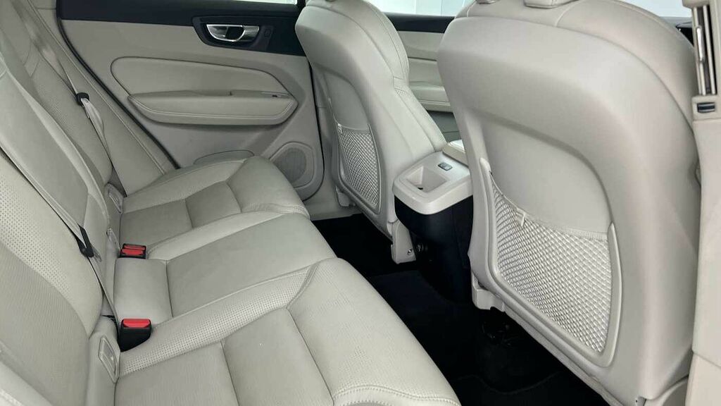 Volvo XC60 B5 Inscription Pro Blond Leath DE20YOM White #6
