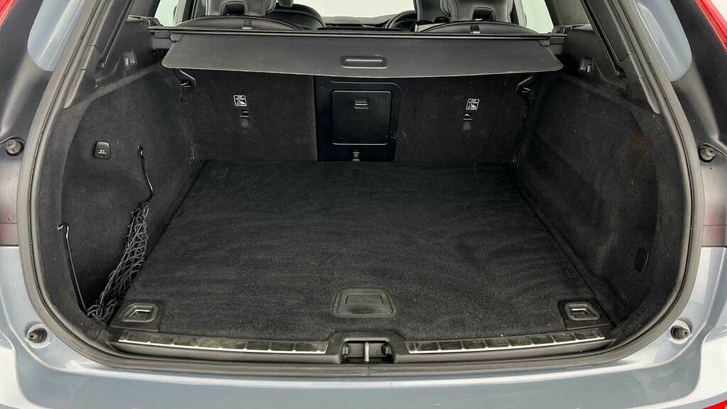 Volvo XC60 Plus, B4 Mild Hybrid, Dark Heated Seats, DS72YZK Grey #5