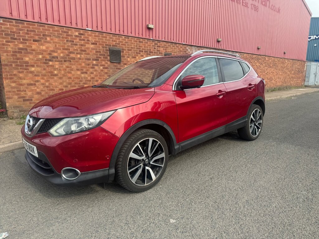 Nissan Qashqai 1.6 Dci Tekna Suv 2Wd Euro 6 S Red