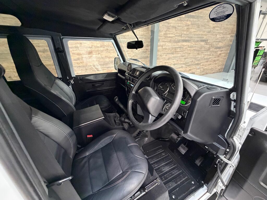 Land Rover Defender 2.2 Tdci Utility Wagon White #4