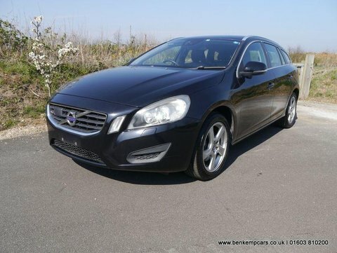 Volvo V60 1.6 T4 Se Black #2