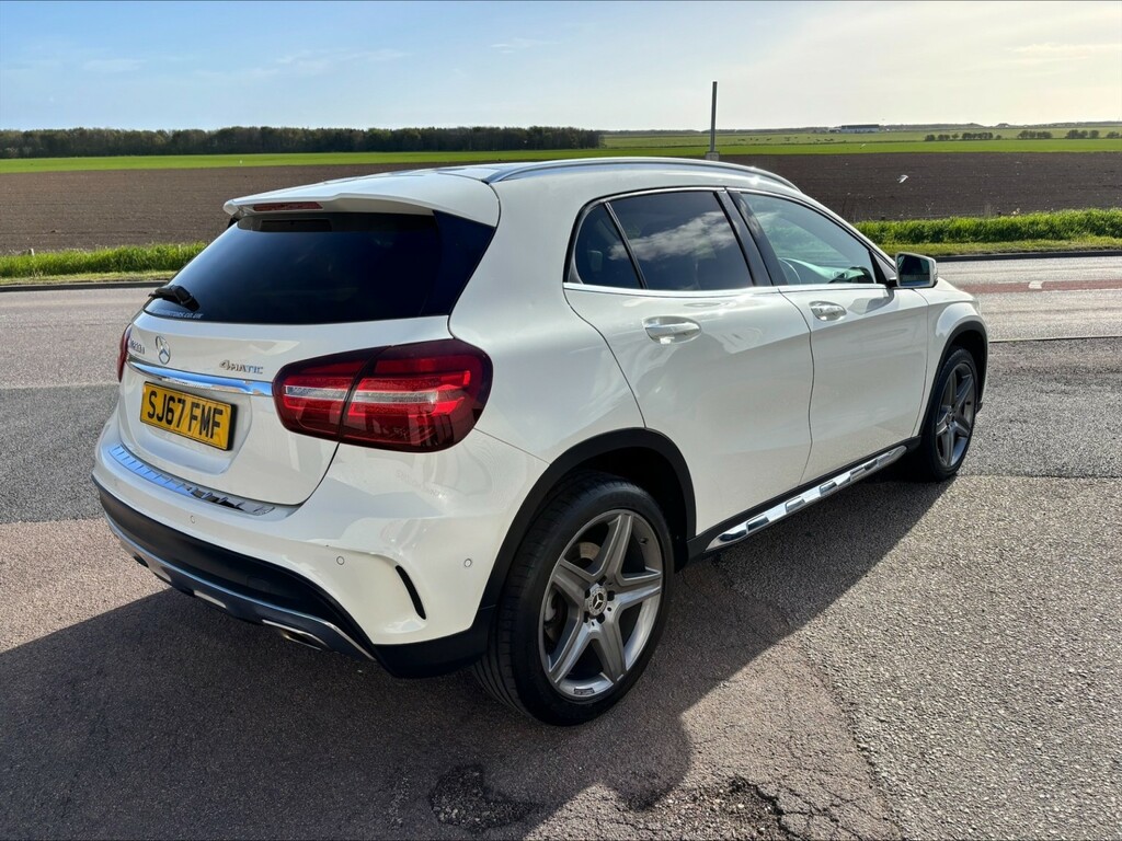 Mercedes-Benz GLA Class Suv 2.1 Gla200d Amg Line 201767 SJ67FMF White #3