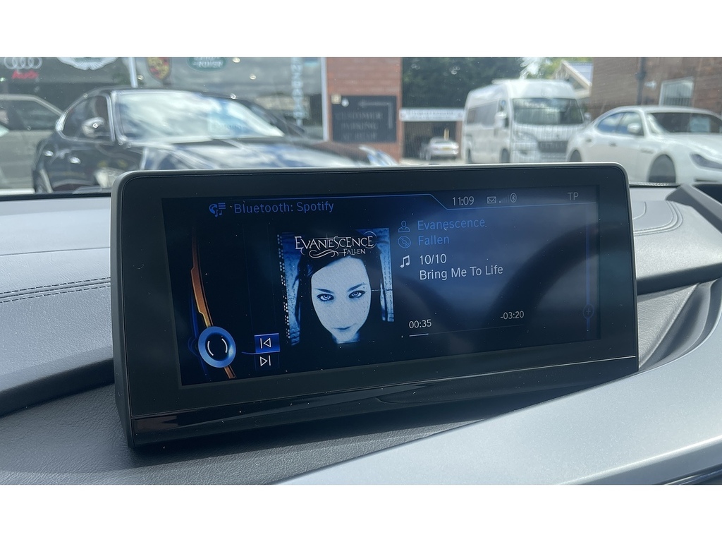 BMW i8 2dr Auto White #23