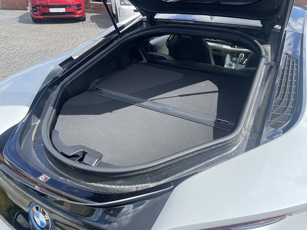 BMW i8 2dr Auto White #29
