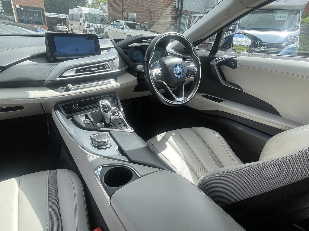 BMW i8 2dr Auto White #32