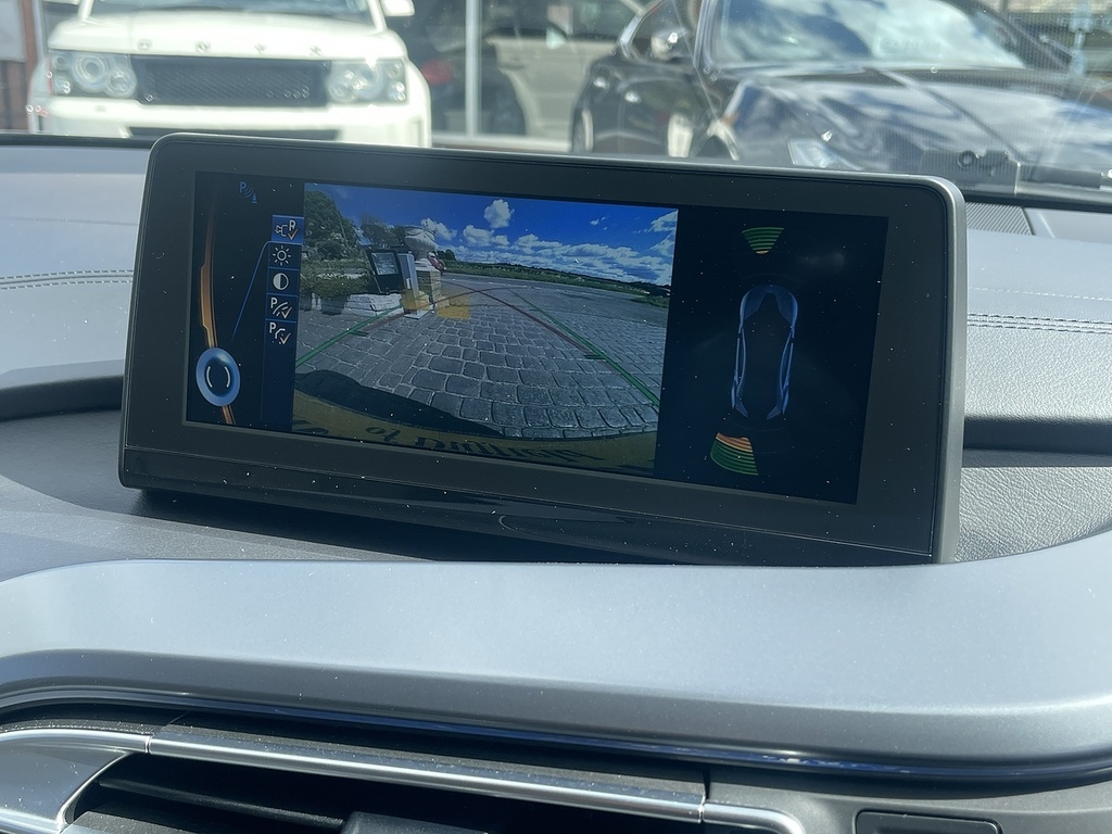 BMW i8 2dr Auto White #24